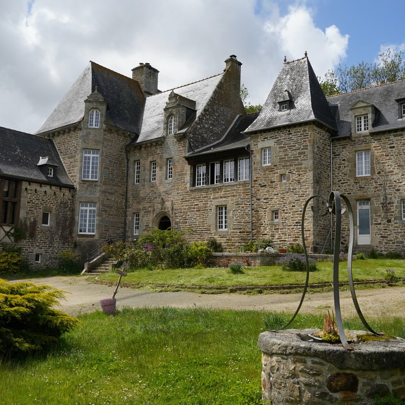 Stage de formation à la permaculture au château de Brélidy